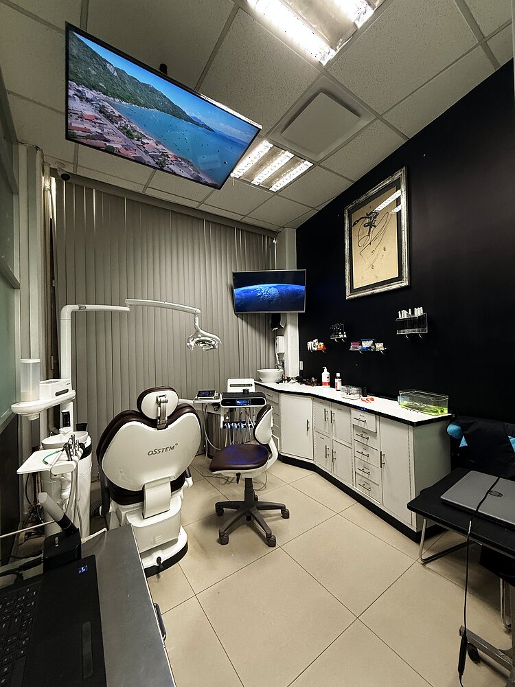 Consultorio dental equipado con tecnología de punta
