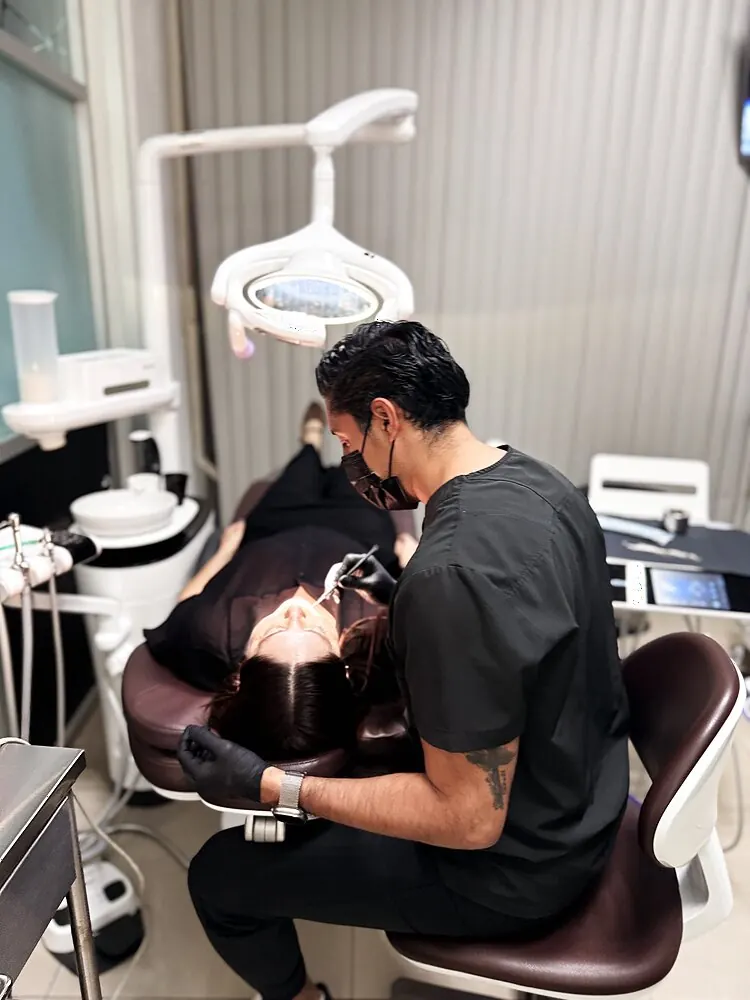 Escáner intraoral digital aplicado a un paciente